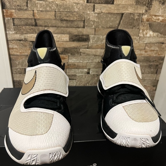 Nike - Picture 6 of 11